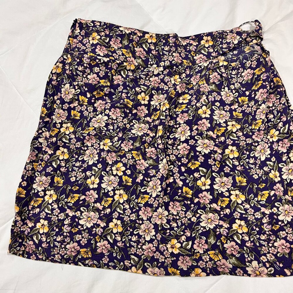 NWT Elodie mini skirt, purple floral, Med